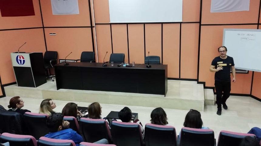 Öğretim görevlisi Ayar’dan "değer" söyleşisi