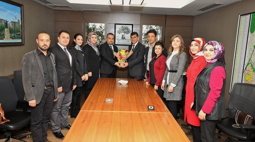 Başkan Fadıloğlu, tebrikleri makamında kabul ediyor
