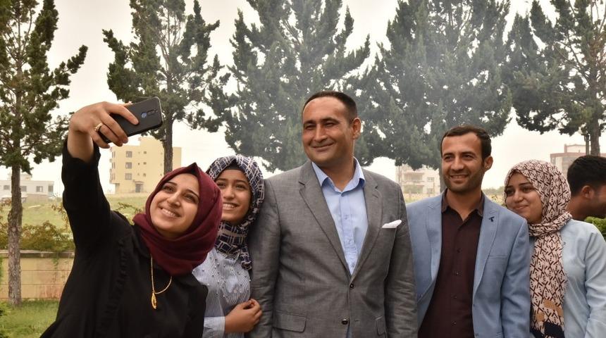 Yılmaz, piknikteki vatandaşlarla bir araya geldi