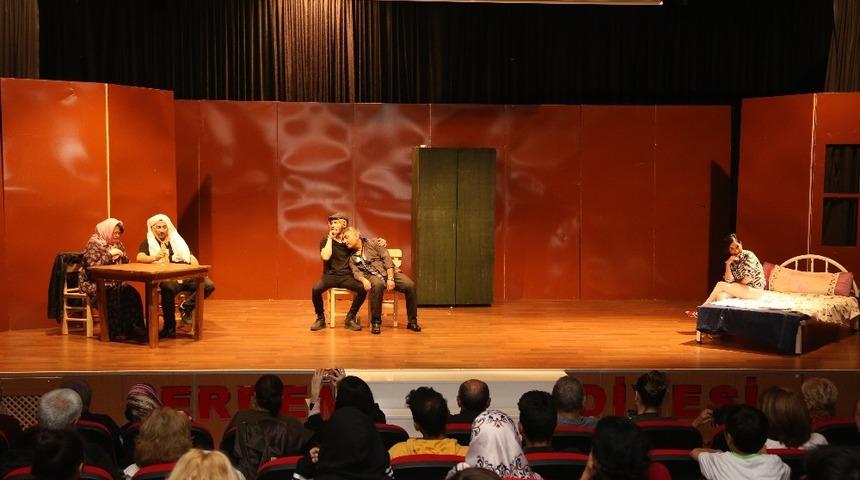 Erdemli Belediyesi Şehir Tiyatrosu turnelere hazır