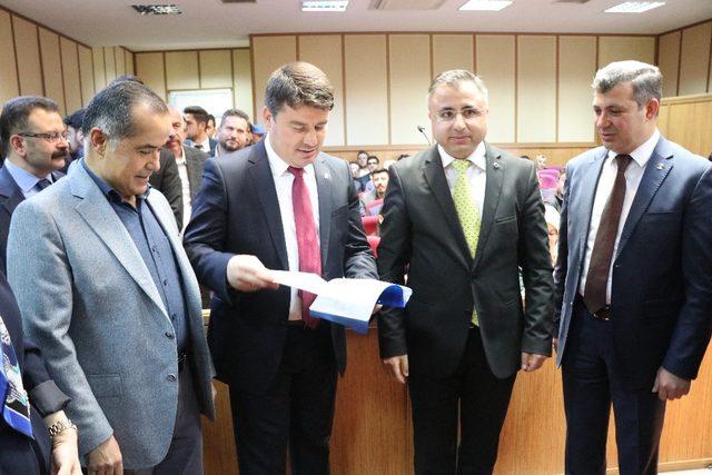 Aksaray Belediye Başkanı Dinçer mazbatasını aldı