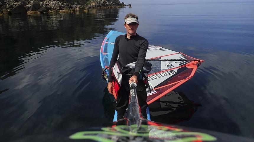  S&ouml;rf tahtasıyla d&uuml;nyayı geziyor!