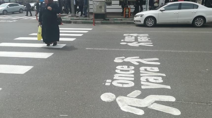 Yaya Geçitlerinde ‘Önce Yaya’ görseli