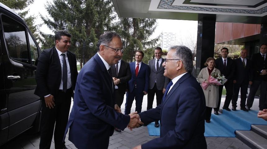 AK Parti Yerel Y&ouml;netimlerden Sorumlu Genel Başkan Yardımcısı &Ouml;zhaseki, Başkan B&uuml;y&uuml;kkılı&ccedil;&rsquo;ı ziyaret etti