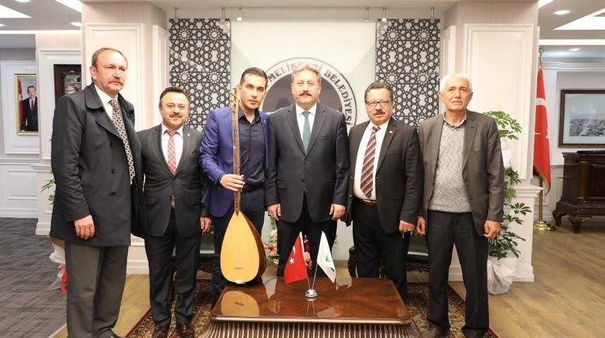 Başkan Palancıoğlu&rsquo;na sazlı s&ouml;zl&uuml; tebrik