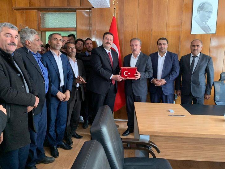 Bahçesaray Belediye Başkanı Arvas, göreve başladı G1