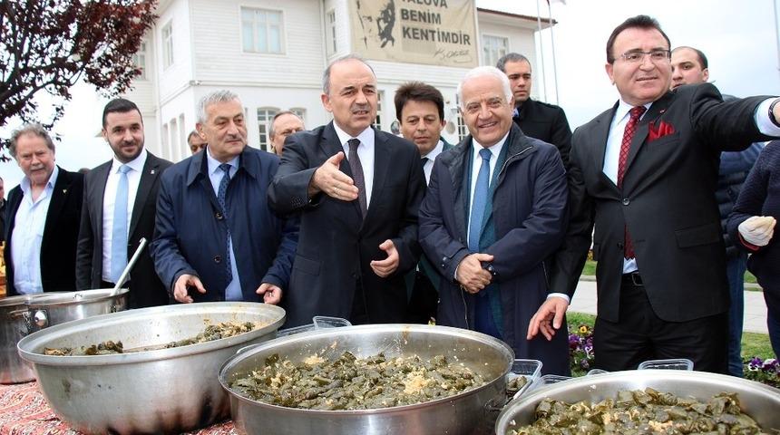 Yalova&rsquo;da 7 ton Karadeniz yemeği 15 dakikada t&uuml;kendi