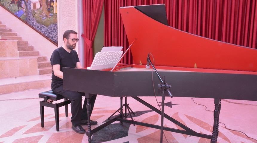 Klasik m&uuml;zikseverler &ldquo;Klavsen Konseri&rsquo;nde buluştu