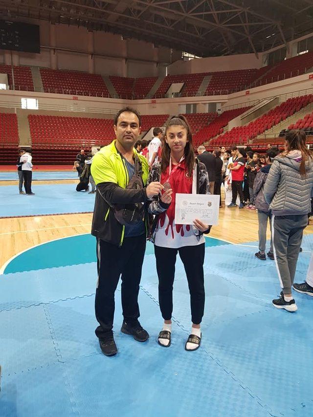 Taekwondo’da Büşra Öztürk Türkiye İkincisi