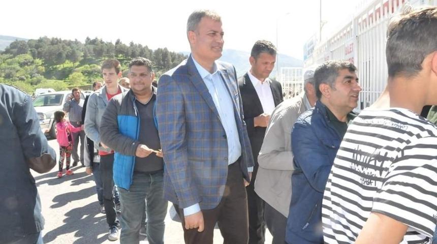 Stadyumun adını değiştirdi, ma&ccedil;ı halkın i&ccedil;inde izledi