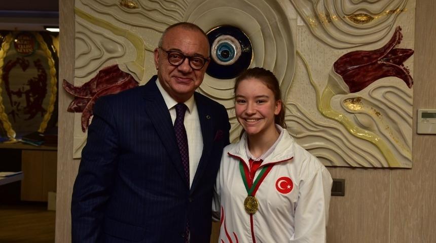 Başkan Erg&uuml;n cimnastiğin altın kızını ağırladı
