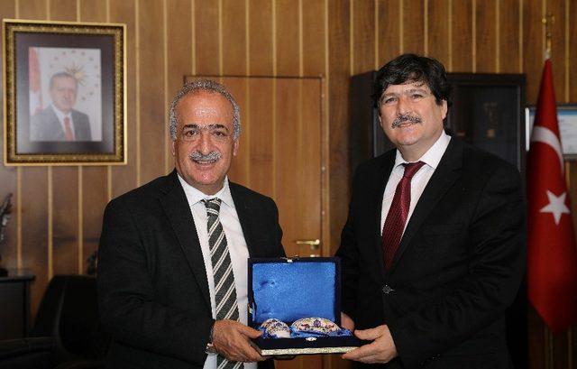 Bitlis Eren Üniversitesi Rektöründen, Prof. Dr. Çomaklı’ya ziyaret