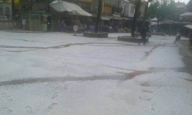 İzmir Tire’de kar gibi dolu yağdı