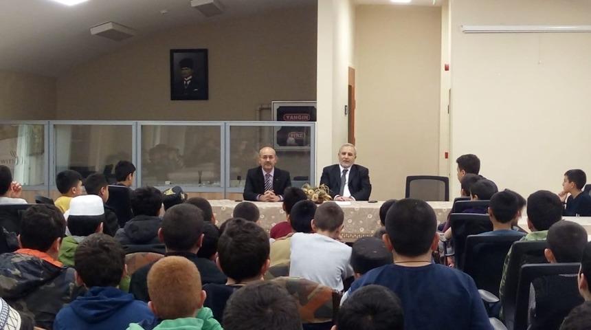 M&uuml;ft&uuml; &Ccedil;etin, kurslarda verilen eğitimi yerinde inceledi