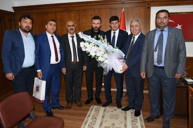 Başkan Özcan tebrik ziyaretlerini kabul ediyor