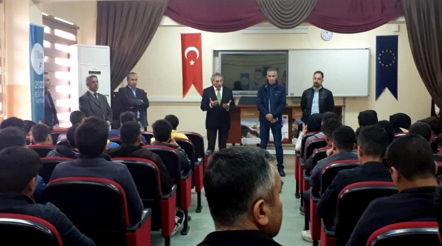 Yazar Necati Atar &ouml;ğrencilerle buluştu