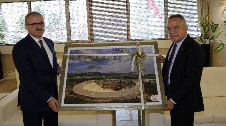 Vali Karaloğlu&rsquo;ndan Başkan B&ouml;cek&rsquo;e ziyaret