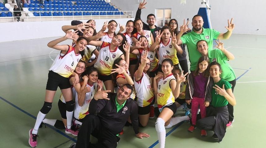 Mega Spor Kız Voleybol Takımı Türkiye finaline gidiyor