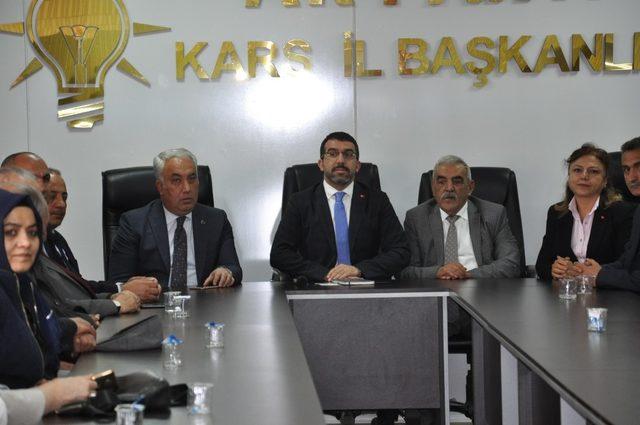 AK Parti Kars İl Başkanlığı’nda değerlendirme toplantısı yapıldı