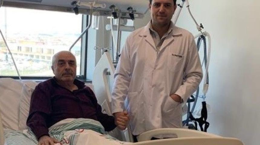 Hastanın kalp damarı, atar damardan girilerek açıldı