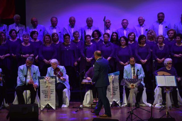 Çanakkale Belediyesi Teoman Alpay Sanat Müziği Korosu final konserini verdi