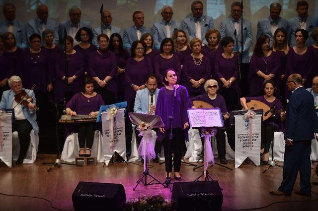 Çanakkale Belediyesi Teoman Alpay Sanat Müziği Korosu final konserini verdi