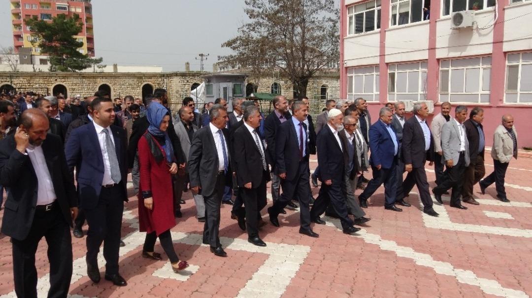 Gerc&uuml;ş Belediye Başkanı G&uuml;nd&uuml;z G&uuml;naydın mazbatasını aldı