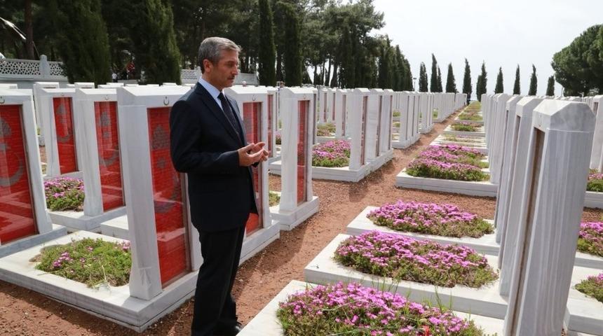 Başkan Tahmazoğlu şehitleri andı