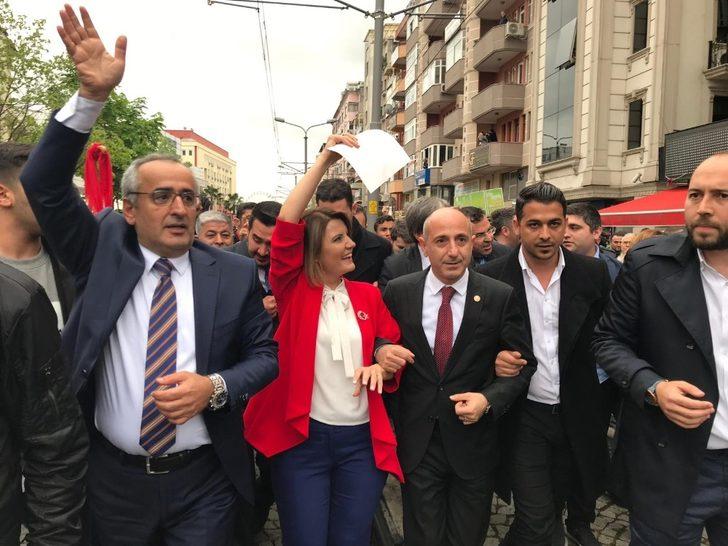 İzmit Belediye Başkanı Hürriyet, mazbatasını aldı G1