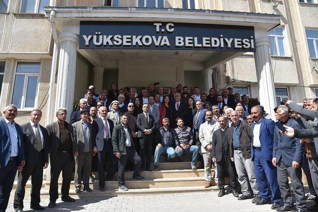 Yüksekova'da HDP'li Remziye Yaşar göreve başladı