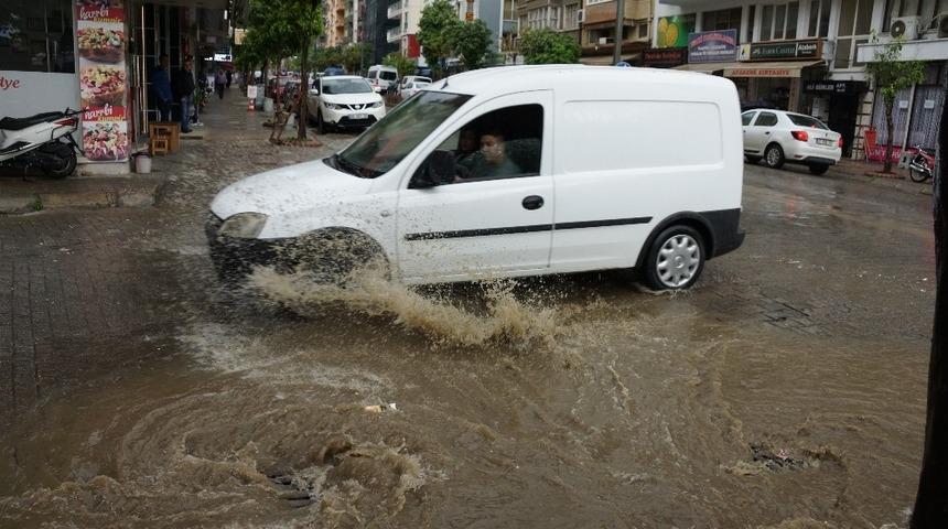Aydın’da sağanak yağış etkili oldu