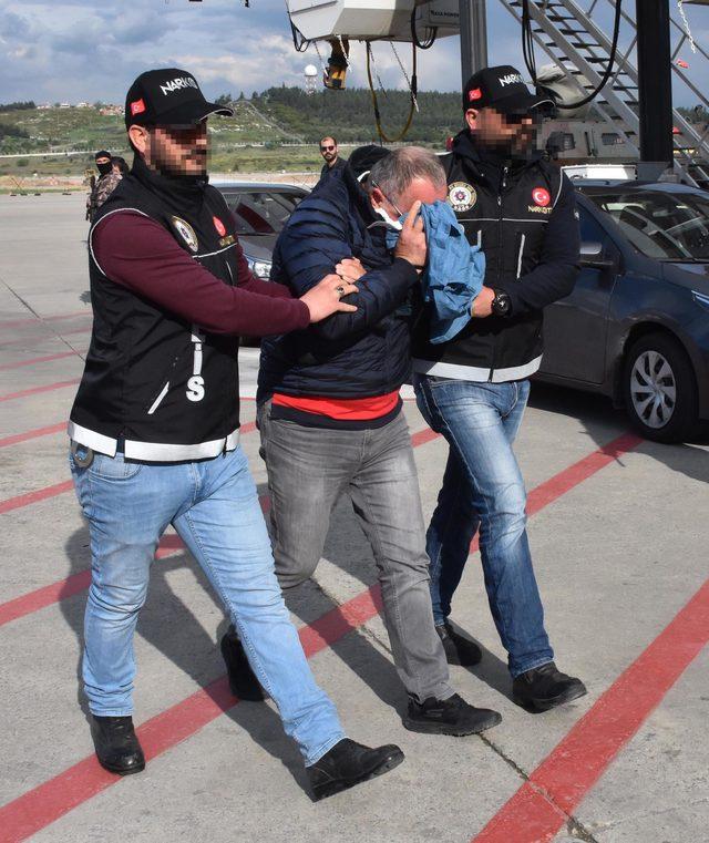 İzmir merkezli 'Birlik' operasyonu; uluslararası sularda 5 ton toz esrar ele geçti (3)