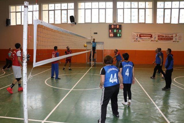 Akif İnan Voleybol Turnuvası başladı