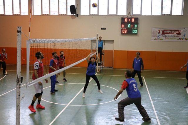 Akif İnan Voleybol Turnuvası başladı