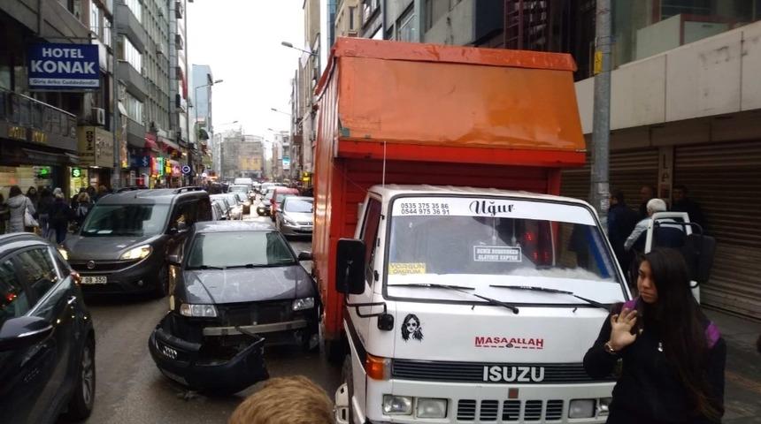 Şans eseri kazada yaralanan olmadı