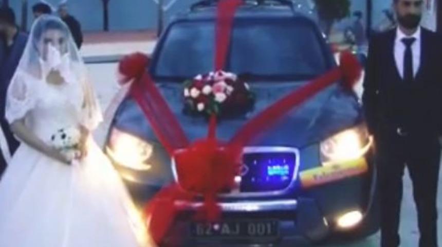 Komünist Başkan sözünü tuttu! Makam aracını gelin arabası yaptı