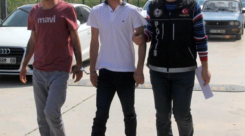 Adana’da iki torbacı tutuklandı