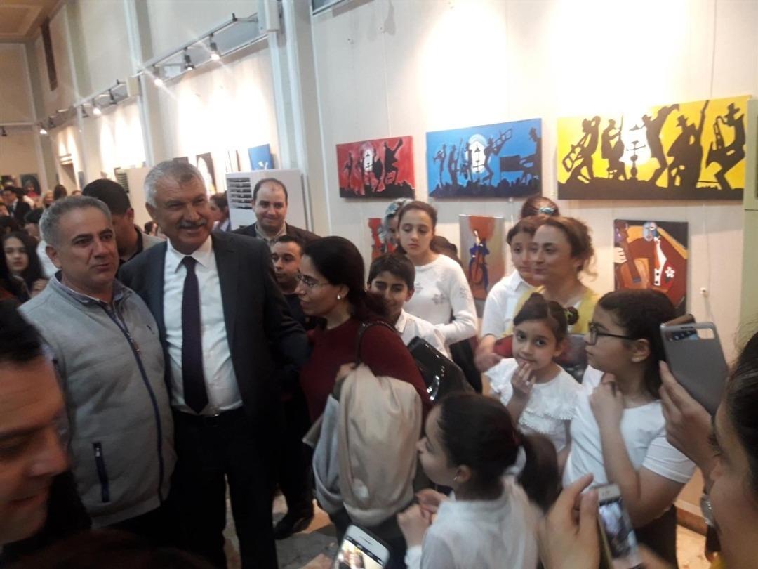 &Ouml;ğrencilerden anlamlı resim sergisi