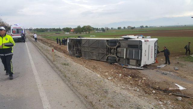 denizlide-ogrencileri-tasiyan-tur-otobusu-devrildi-34-yarali-fotograflar_5682_dhaphoto4