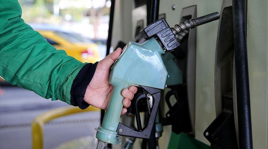 Araç sahipleri dikkat! Benzinin litre fiyatına 10 kuruş indirim yapıldı