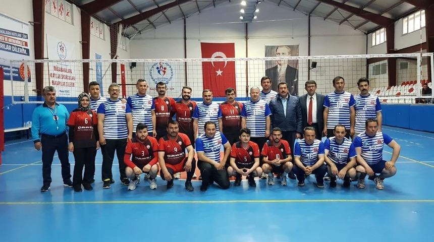 Develi&rsquo;de Kurumlar Arası Voleybol Turnuvası Başladı