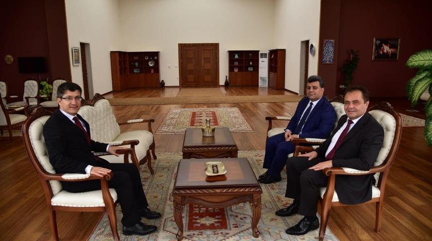 Başkan Şahin, Rekt&ouml;r Taş ile bir araya geldi