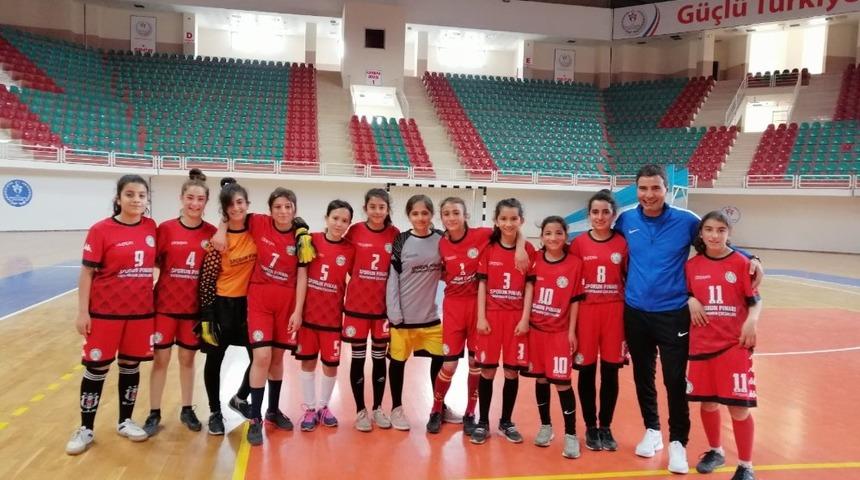 Diyarbakır Elif Livan Ortaokul şampiyon oldu