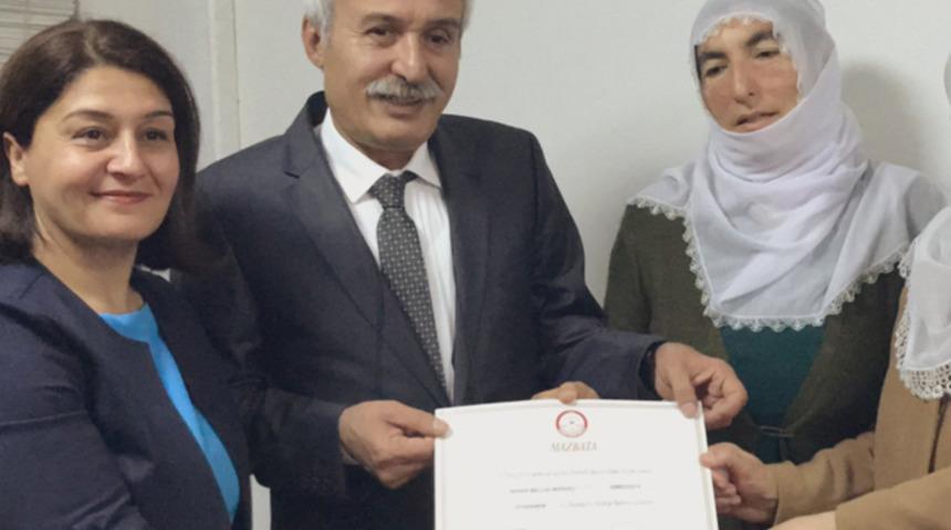 Adnan Selçuk Mızraklı mazbatasını aldı