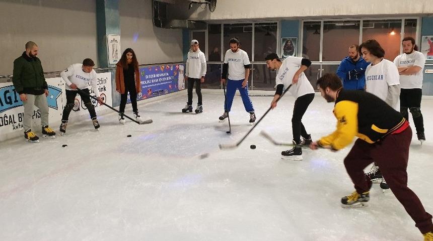 AÜ Buz Hokey Takımı’na federasyondan ziyaret