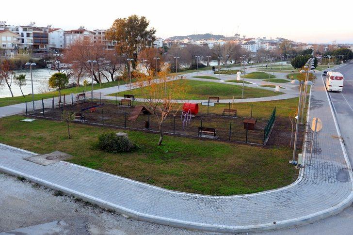 Manavgat Belediyesi’nden köpek oyun parkı G2