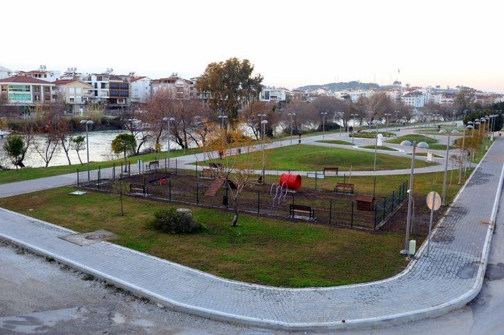 Manavgat Belediyesi’nden köpek oyun parkı G3