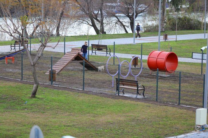 Manavgat Belediyesi’nden köpek oyun parkı G4