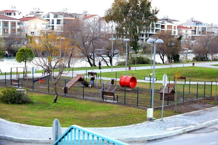 Manavgat Belediyesi’nden köpek oyun parkı G5
