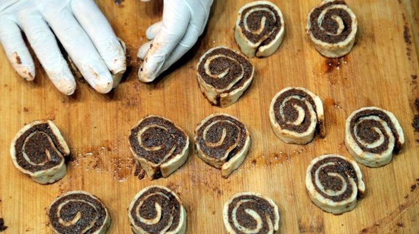 "Suşi"li ve "gelin boh&ccedil;a"lı &ccedil;iğ k&ouml;fte men&uuml;s&uuml;